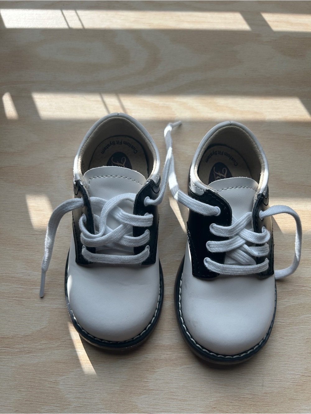 FootMates White and Black Kids Lace-Up Cheer Shoes 6 Wide